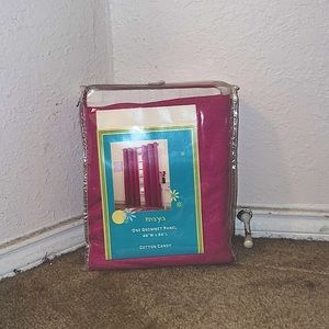 Maya one grommet panel